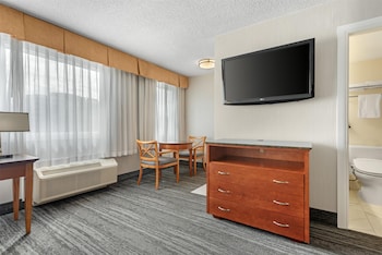 Standard Room, 1 King Bed, Non Smoking, Microwave