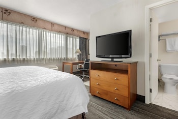 Executive Room, 1 King Bed, Non Smoking, Refrigerator & Microwave