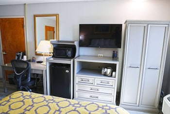 Room, 1 Queen Bed, Accessible, Non Smoking (Mobility, roll-in shower)