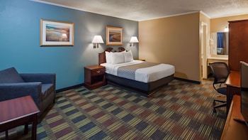 Standard Room, 1 Queen Bed, Smoking, Refrigerator & Microwave