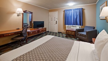 Standard Room, 1 King Bed, Smoking, Refrigerator & Microwave