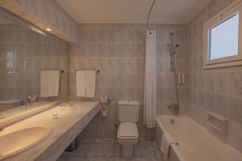 Standard Room, Garden View (Queen or Twin)