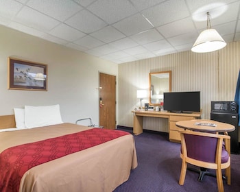 Senior Room, 1 Queen Bed, Non Smoking