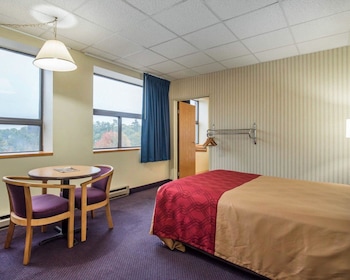 Senior Room, 1 Queen Bed, Non Smoking