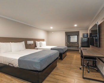 Deluxe Room, 2 Queen Beds, Non Smoking, Refrigerator & Microwave