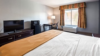 Standard Room, 1 King Bed, Accessible, Refrigerator & Microwave
