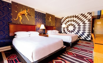 Room, 2 Double Beds (Artist)