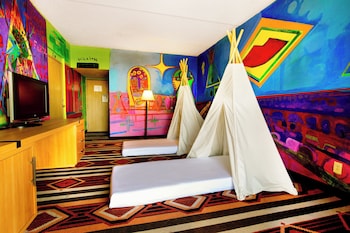Family Suite, 2 Bedrooms (Artist)