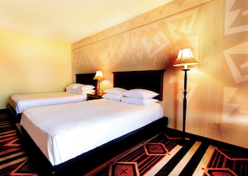 Room, 2 Double Beds (Artist)