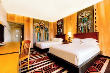 Room, 2 Double Beds (Artist)