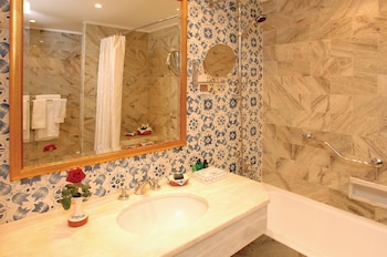 Classic Double or Twin Room, Garden View