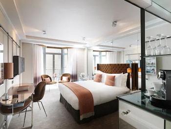 Deluxe Room (Bay Window)