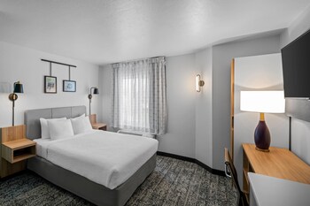 Standard Room, 1 Queen Bed, Non Smoking
