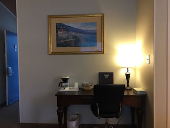 Standard Room, 1 Queen Bed