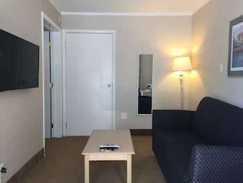 Suite, Multiple Beds, Accessible, Non Smoking (Mobility/Hearing/Roll-in Shower)