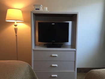 Suite, Multiple Beds, Accessible, Non Smoking (Mobility/Hearing/Roll-in Shower)