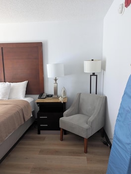 Standard Room, 1 Queen Bed