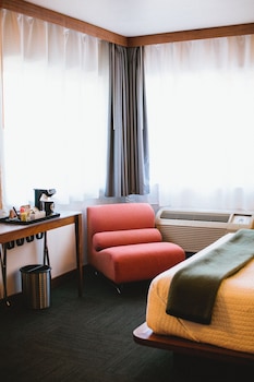 Design Room, 1 Queen Bed