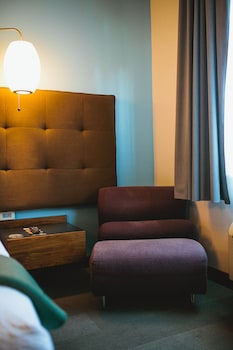 Design Room, 1 King Bed, Courtyard Area