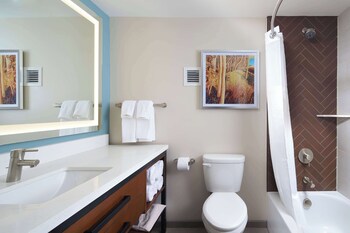 Room, 1 King Bed, Accessible (Mobility & Hearing, Roll-in Shower)
