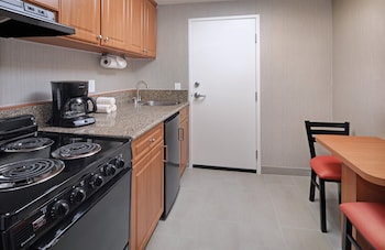 2 Queens with Kitchen