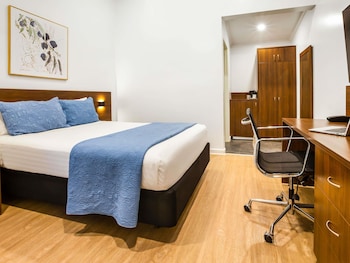 Standard Room, 1 Queen Bed