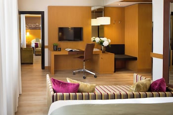 Family Room, Connecting Rooms