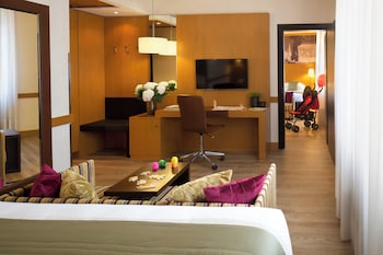 Family Room, Connecting Rooms