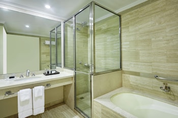 Premium Room, 2 Queen Beds (Living Area)