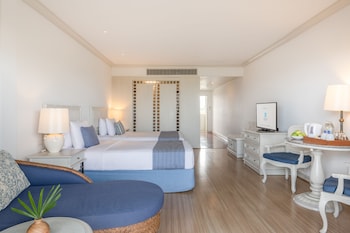 Regency Room, Pool View