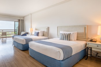 Regency Room, Pool View