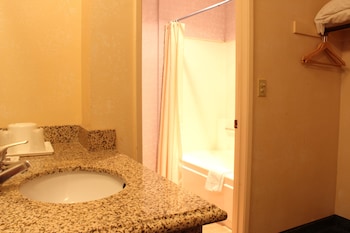 Standard Room, 1 Queen Bed