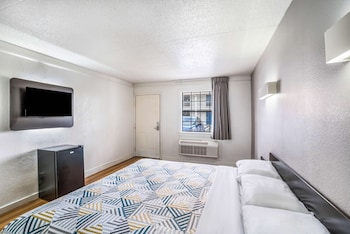 Standard Room, 1 King Bed, Smoking