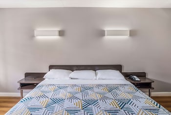 Standard Room, 1 King Bed, Smoking