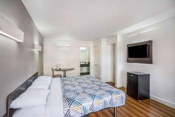 Standard Room, 1 King Bed, Smoking
