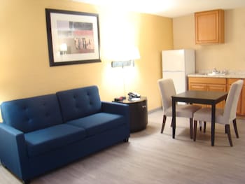 Suite, 2 Double Beds, Non Smoking (1 Bedroom)