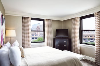 Suite, 1 King Bed with Sofa bed