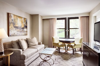 Suite, 1 King Bed with Sofa bed