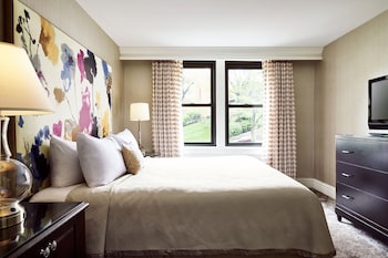 Suite, 1 King Bed with Sofa bed