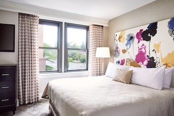 Studio, 1 King Bed with Sofa bed