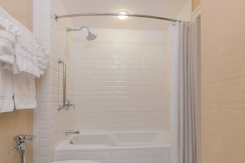 Room, 1 King Bed (Hearing Accessible)