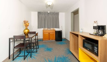 Studio Suite, 1 King Bed, Non Smoking