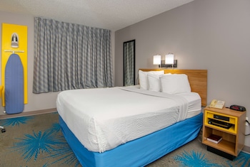 Standard Room, 1 King Bed, Accessible