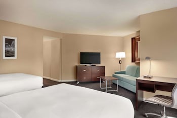 Room, 2 Queen Beds, Non Smoking, Corner
