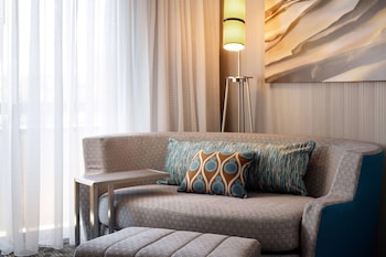 Deluxe Room, 1 King Bed, Accessible (Hearing)