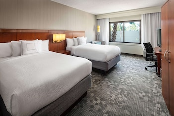 Deluxe Room, 2 Double Beds, Accessible (Mobility Tub)