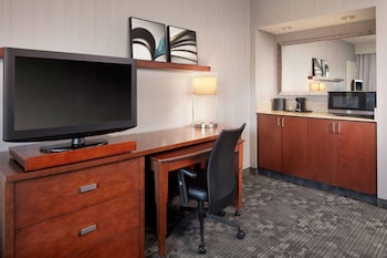 Deluxe Room, 1 King Bed, Accessible (Mobility Tub)
