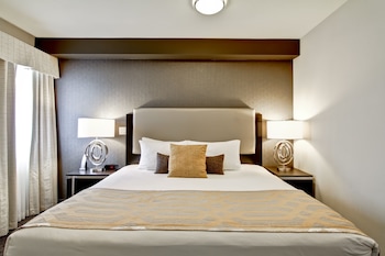Premium Studio, 1 King Bed, Valley View (Coast Premium King Junior Suite)