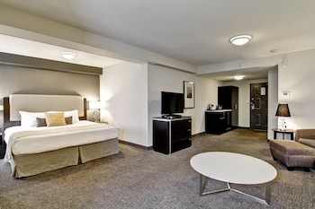 Premium Studio, 1 King Bed, Valley View (Coast Premium King Junior Suite)