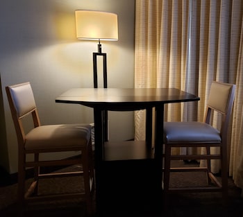 Comfort Room, 2 Queen Beds, Kitchenette